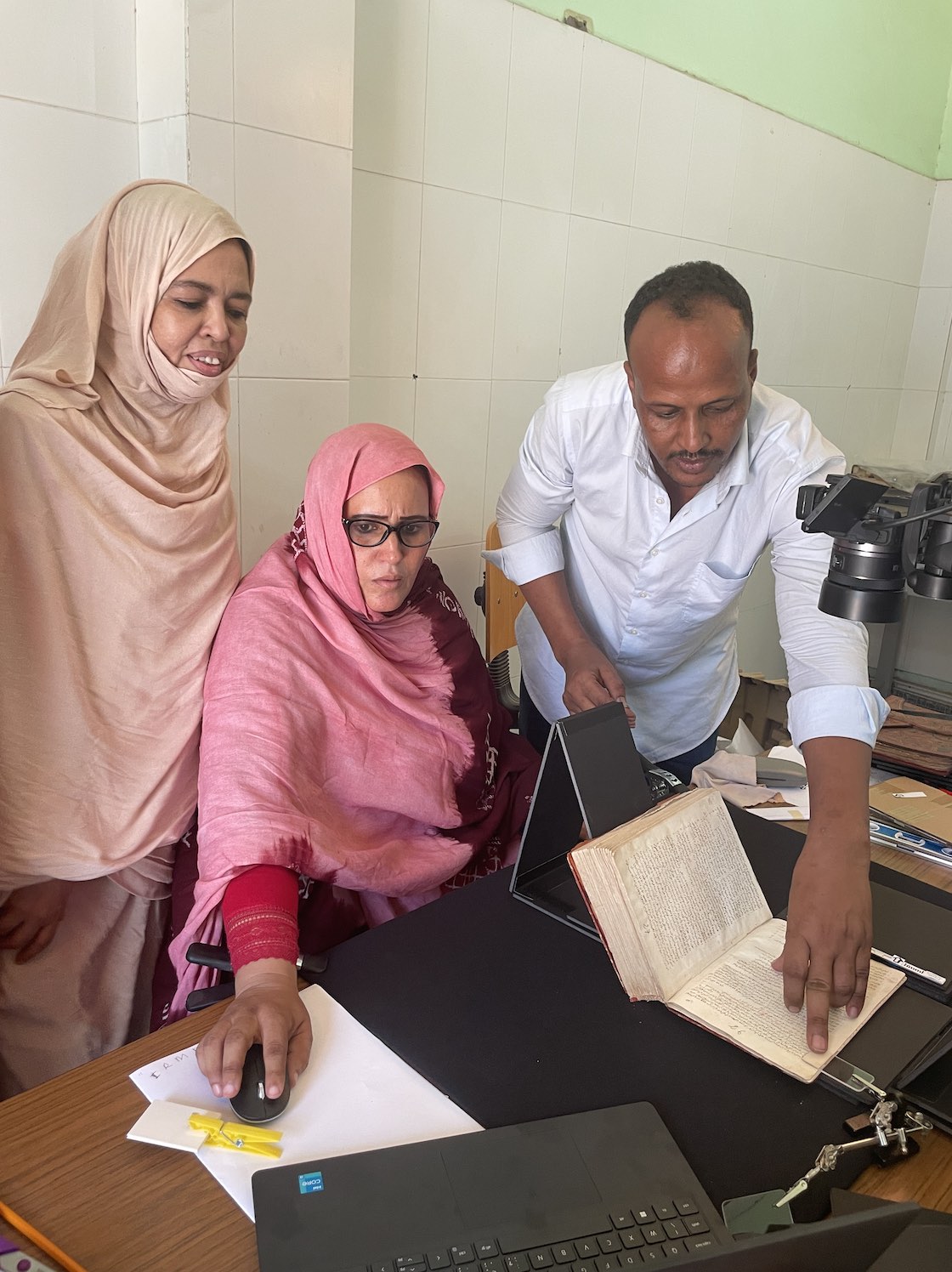 Training the team at the IMRFPC in Nouakchott.